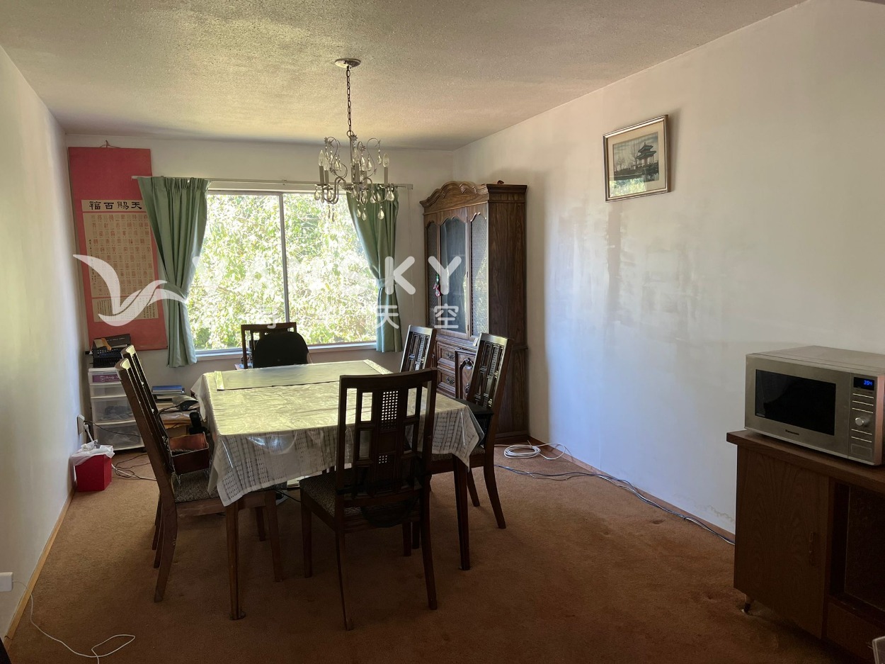 220808235327_Dining Room 1.jpeg